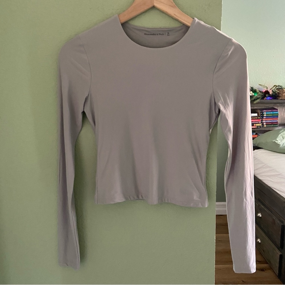 Abercrombie Soft Matte Seamless Long Sleeve Cropped Crew Tee ~ Grey ~ Size XS